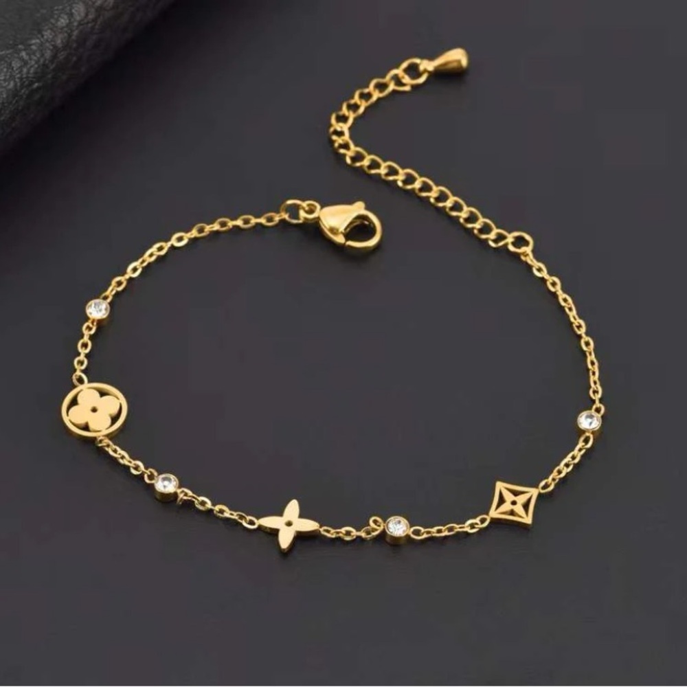 Elegant Gold Chain Bracelet